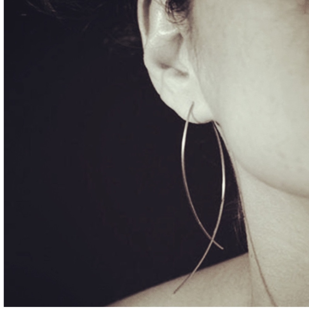 Gold Tone Minimalist Hoop earrings - Picture 5 of 5